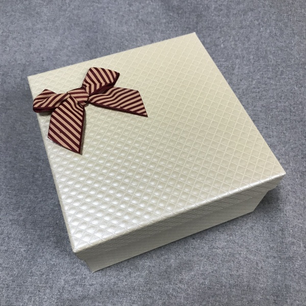 Коробка подарочная Орнамент 16х16х8 см